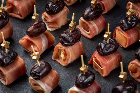 Канапе с пармской ветчиной, грушей и фиником, 20 шт.