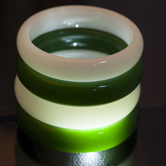 Браслет из белого нефрита (бриле), цельный.