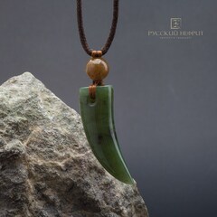 Амулет клык волка для женщины.