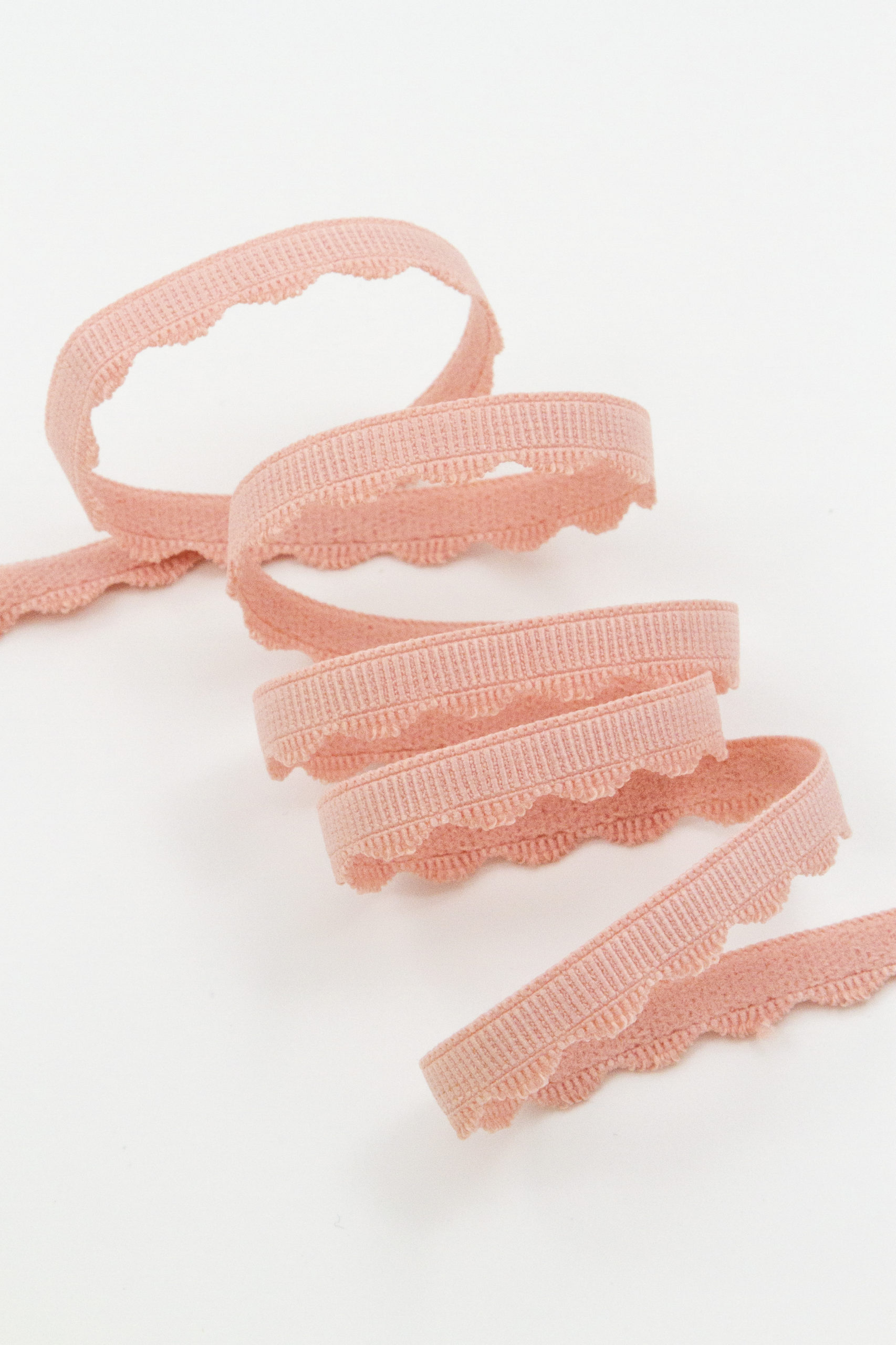 Резинка бельевая коралловый миндаль ажурная 8 мм с учётом фестона