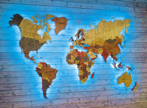 Многоуровневая высоко детализированная карта мира из дерева с динамической подсветкой Декор Коми.