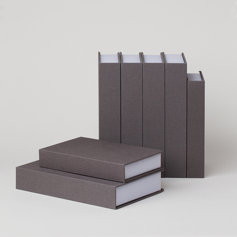 КНИГА GRIS OSCURO PEQUENO