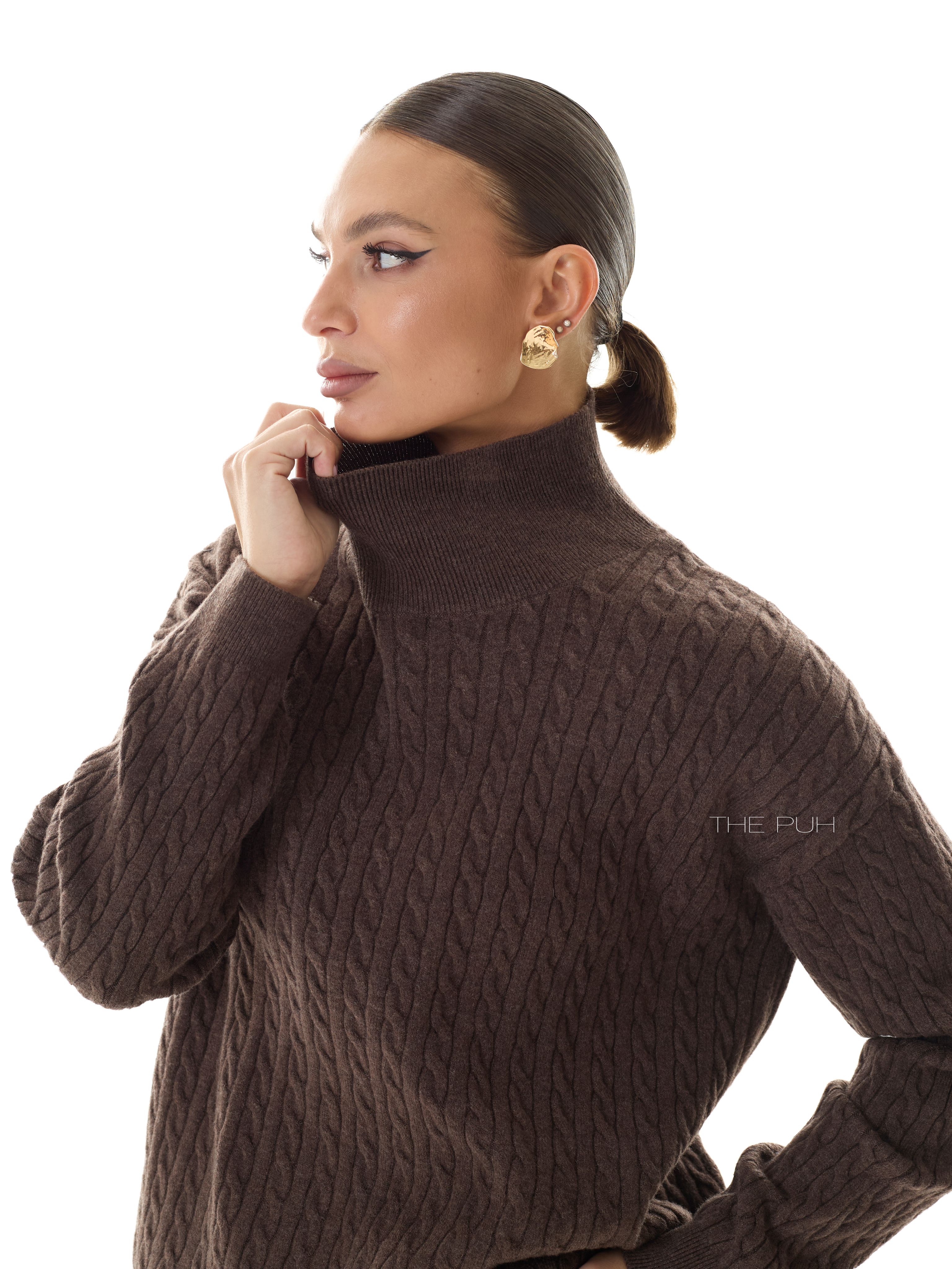 Шоколадный трикотажный костюм в косичку