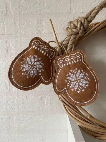 Варежки пряничные. Пара из фетра с вышивкой в этностиле TSF-25-1122-Midi