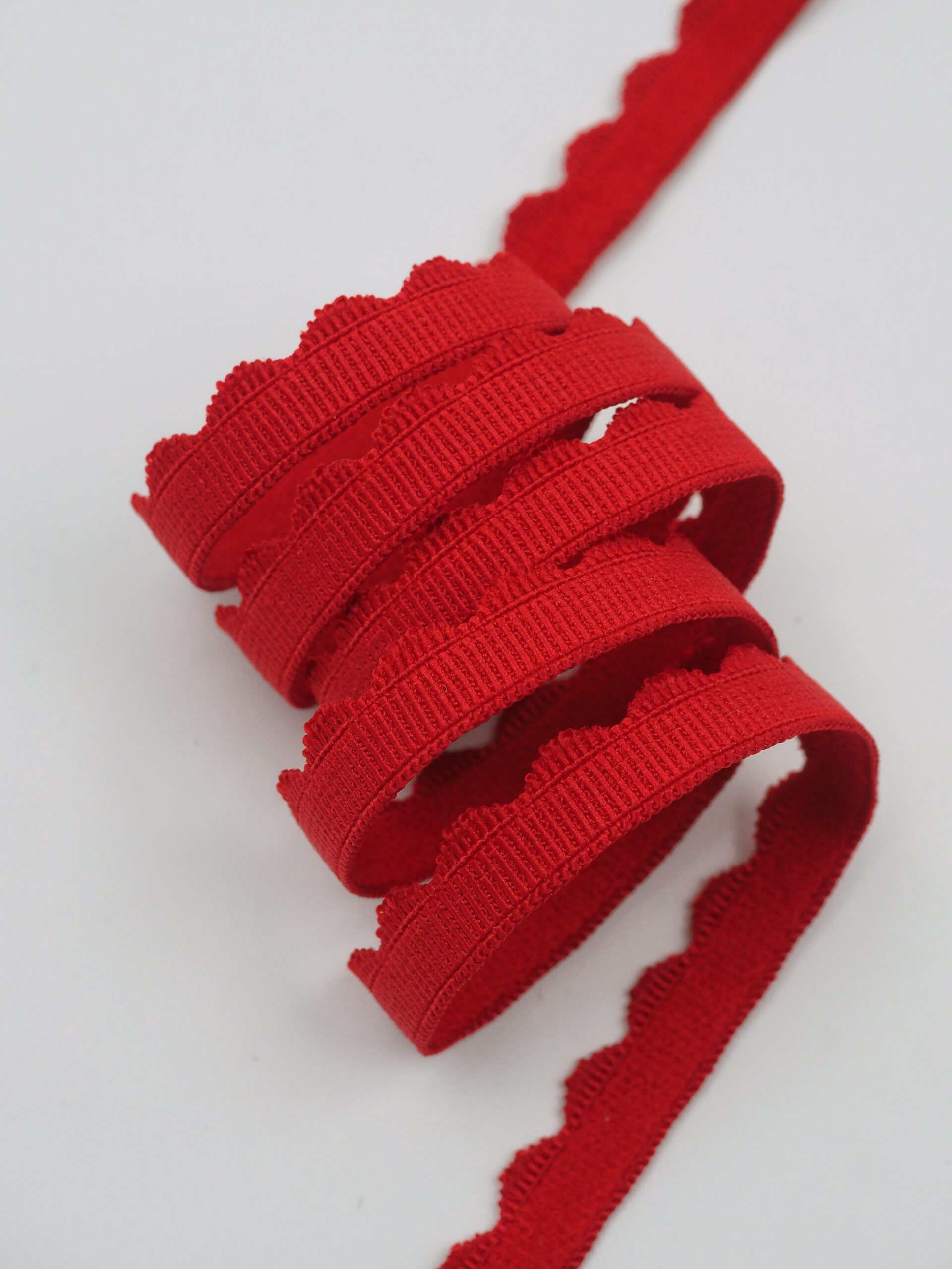 Бельевая резинка красная ажурная ширина 8 мм с учетом фестона