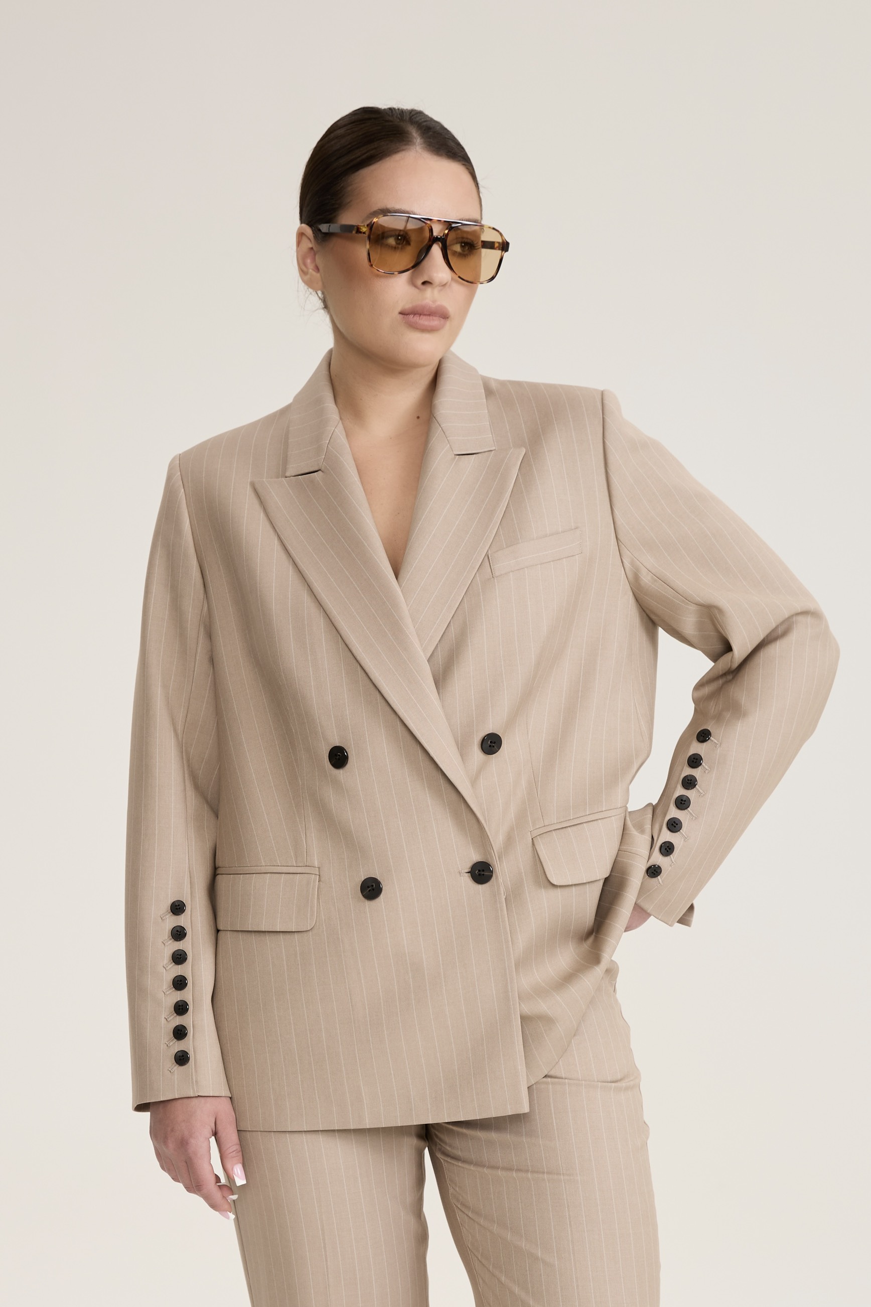 Жакет двубортный в полоску, мокко