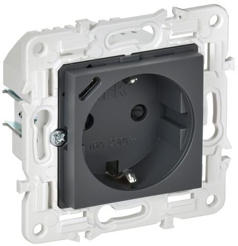 SKANDY Роз. с з/к/ш 16А с USB C 18Вт SK-R17T титан IEK