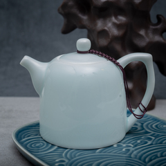 Фарфоровый чайник с голубой глазурью 250 мл