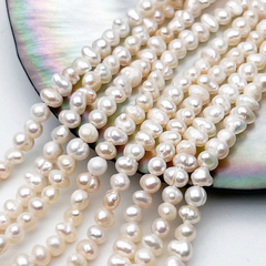 Жемчуг Микро бусины, размер около 3,5-4 мм, цена за нить 34 см