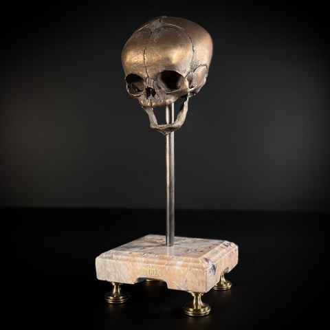 Статуэтка «Череп младенца»