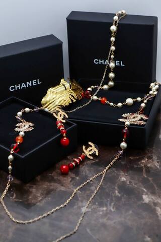 Серьги и колье Chanel