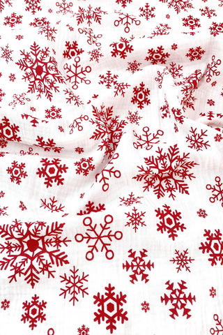 Ткань муслиновая, красные снежинки на белом