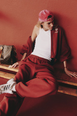 Штаны бананы с защипами Бордо