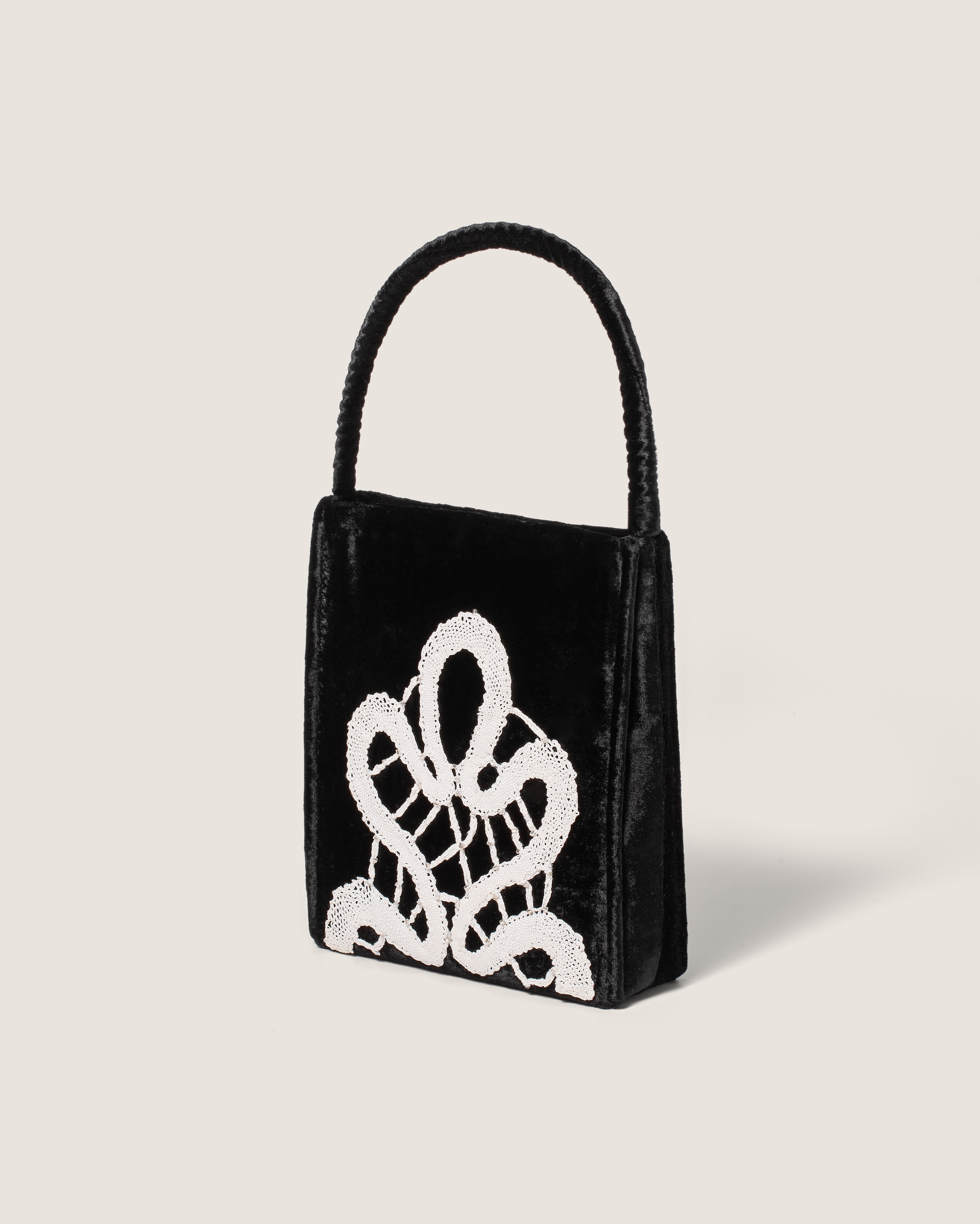 Сумочка из шёлкового бархата с винтажным кружевом