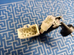 Замок зажигания UNITED PARTS универсальный, с ключом / 7 контактов (90-1043)