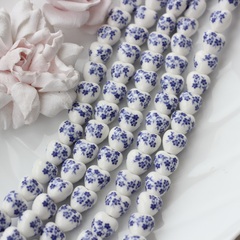 Бусина Сердце, керамика, белая с синей росписью, 12 мм, 1 нить, К129