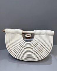 Стильная сумка клатч полукруг в стилистике BOTTEGA