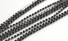 Стразовая цепочка 2 мм серый прозрачный, родий