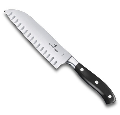 Кухонный нож Victorinox Grand Maître Santoku, рифлёное лезвие из кованой стали 17 см. (7.7323.17G) | Wenger-Victorinox.Ru