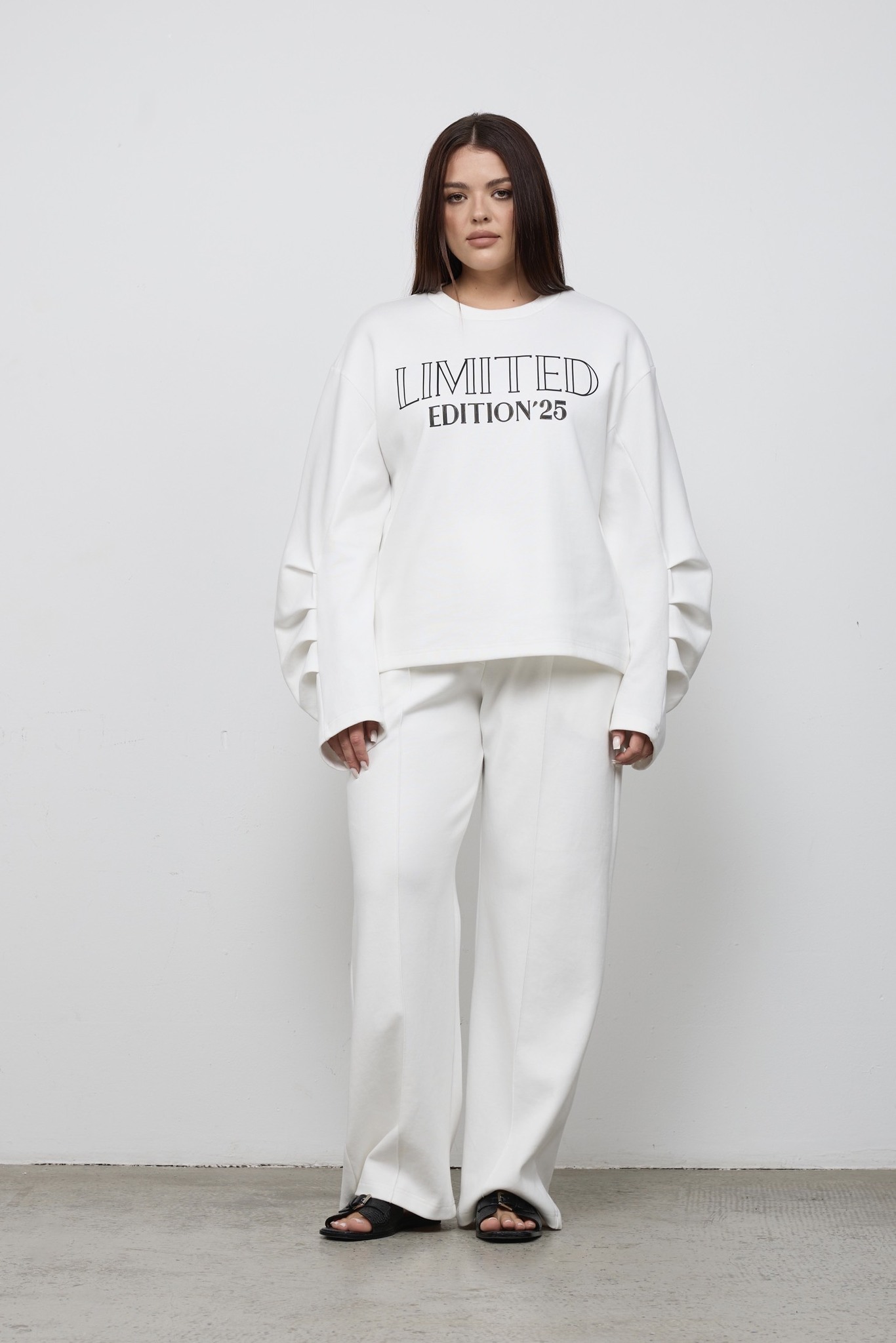 Свитшот из трикотажа с надписью "Limited edition", молочный
