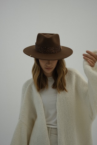 Федора FF03 широкополая с прямыми полями из фетра и лентой с анималистичным принтом/шоколад