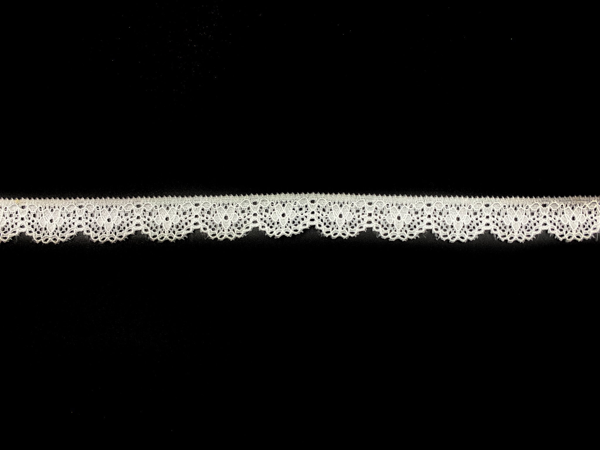 Кружево неэластичное, вышивка на сетке, 17.5 см, черно-белое