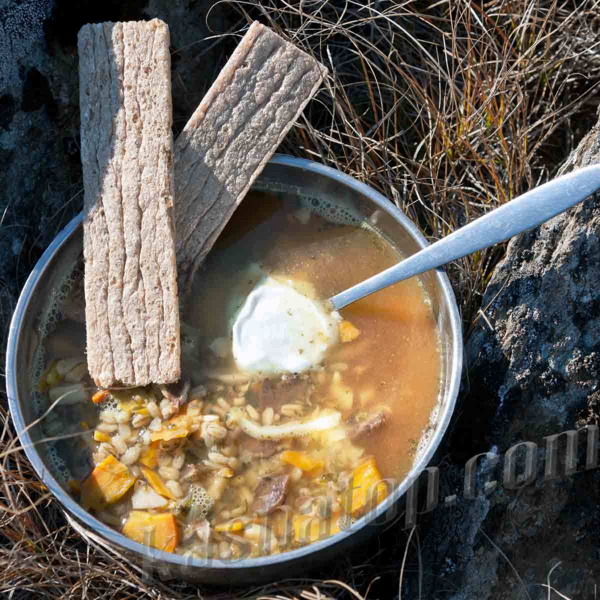 Рассольник с рисом и малосольными огурцами