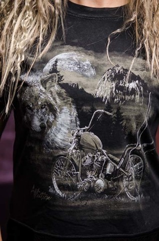 Affliction | Футболка женская AC Wolf Chop AW18896 принт спереди