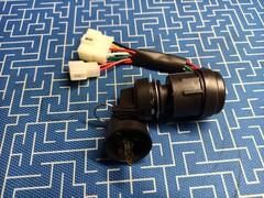 Замок зажигания UNITED PARTS универсальный, с ключом / 7 контактов (90-1043)