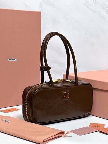 Сумка MIUMIU Beau naplak из лакированной кожи