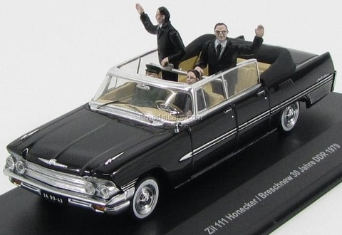 ZIL-111D with figures E.Honekker L.Brezhnev 30th anniversary of DDR 1979 CCC077 IST Models 1:43