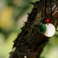 Подвес "Хэн-э" средний. Медовый нефрит.