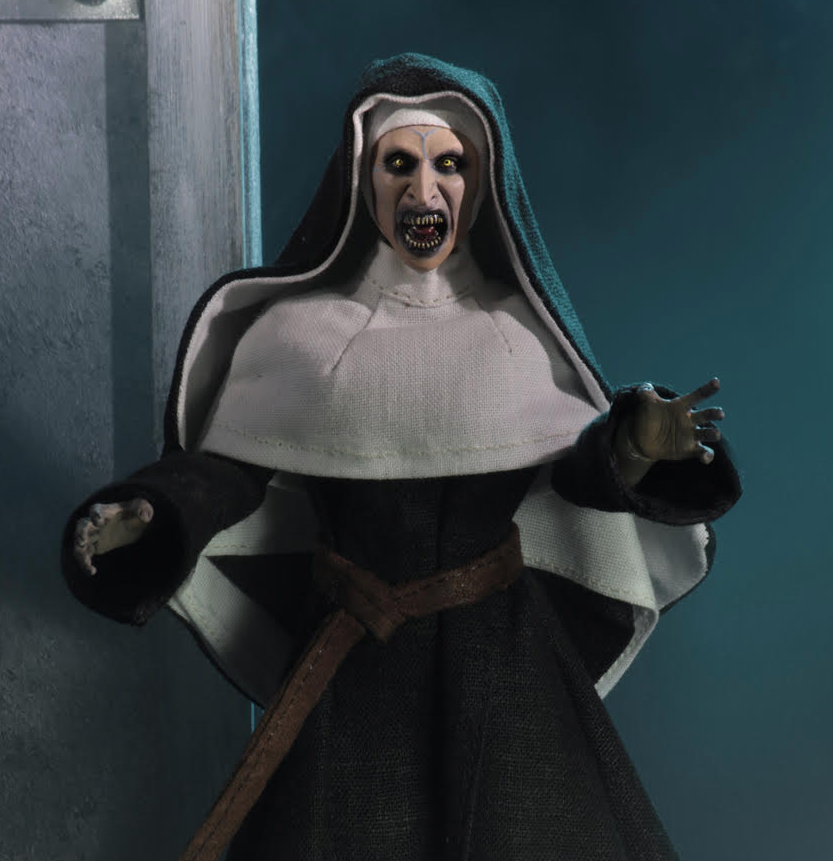 Монашка отзывы. Проклятие монахини Валак. Фигурка монахини the nun Valak Figure NECA. Костюм Валак монахиня Валак.