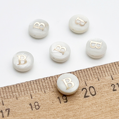 Буква B, бусина, перламутр, диаметр 7,5-8 мм, толщина 4,5-5 мм, цена за 1 шт