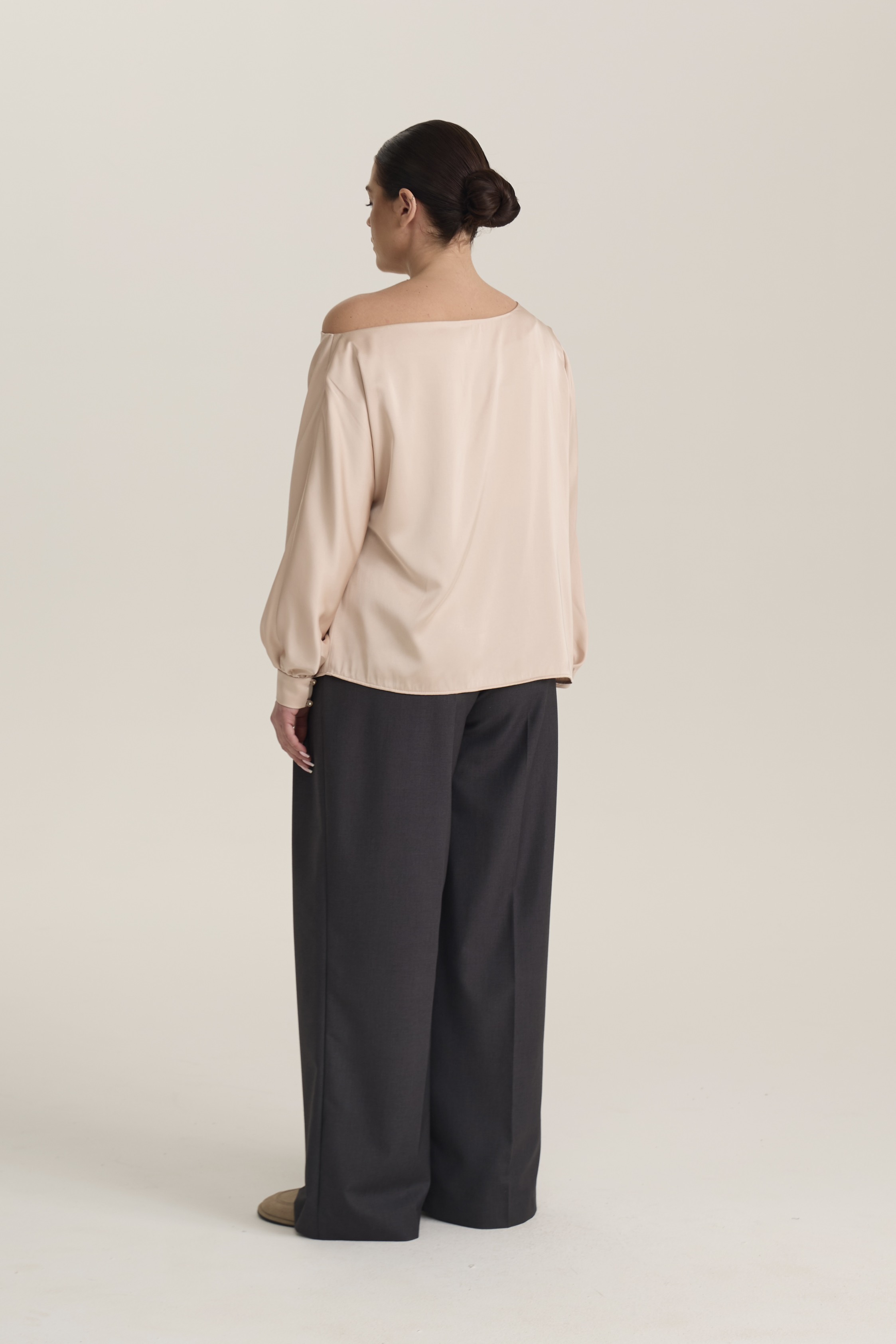 Блузка со спущенным плечом, сливочный