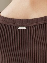 Топ из трикотажа в широкий рубчик  D43.224 (124137)