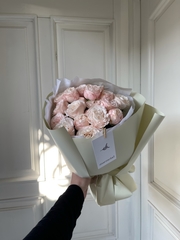 Букет из пяти веток нежной розовой кустовой розы