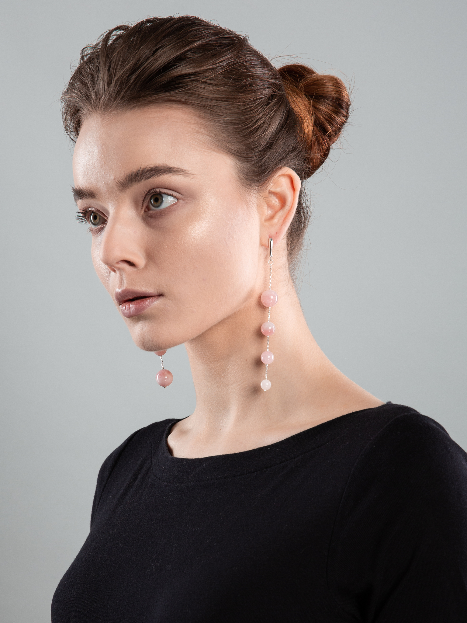 Серьги асимметричные с розовым кварцем