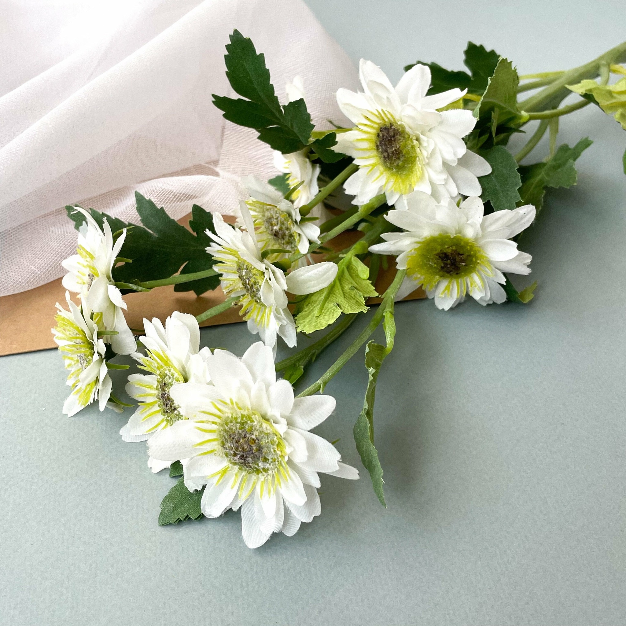 Ювелирный «букет» невесты: принципы выбора драгоценностей для свадебного лука