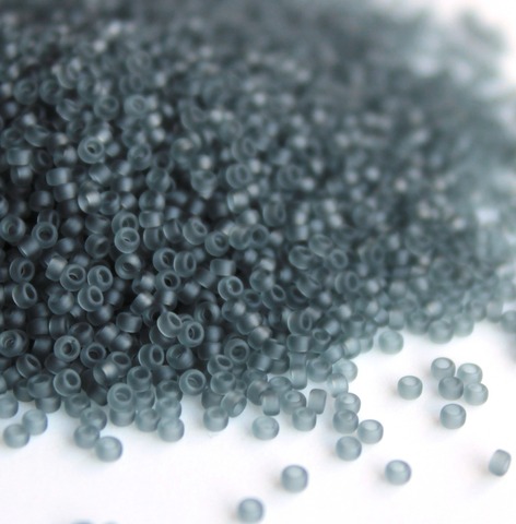 15/0 RR-0152F Transparent Grey Matted