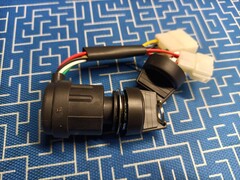 Замок зажигания UNITED PARTS универсальный, с ключом / 7 контактов (90-1043)