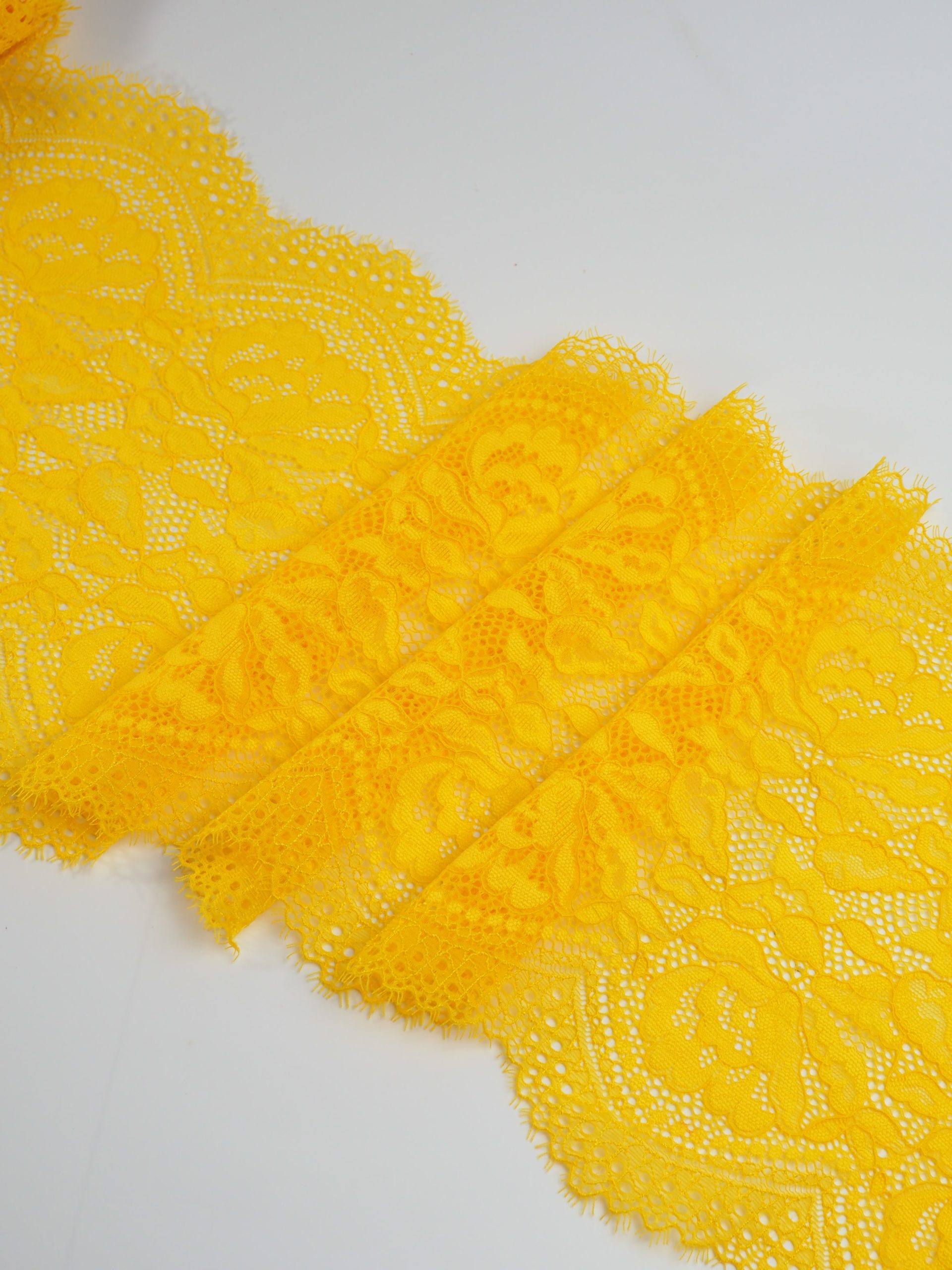 Кружево шантильи эластичное манго ширина 21 см