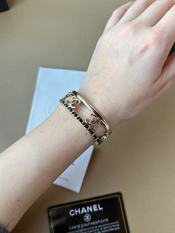 Браслет жесткий CHANEL цвет шампань с вставкой из кожи