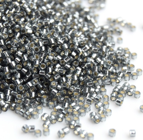 DB-0048 Бисер цилиндрический Миюки делика 11/0 Светло-серый прозрачный с серебристой линией внутри /Miyuki delica 11/0 Silverlined Light Gray