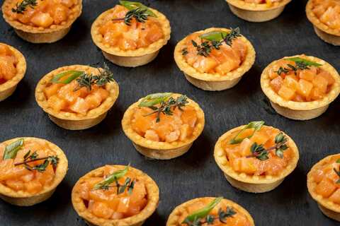 Мини тарталетка с тар-таром из лосося, 20 шт.