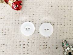 Пуговицы блузочные, d 1,2 см, 2 прокола, белый