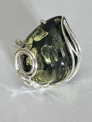 Янтарь зеленый 503 (кольцо из серебра)