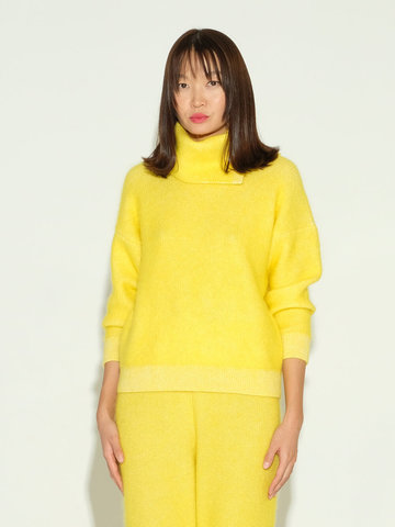 Женский свитер желтого цвета из мохера и кашемира - фото 2