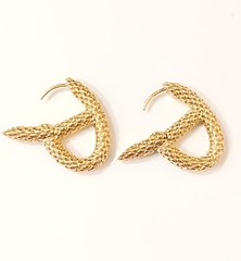 a067-sergi-v-ovalnye-riflyonye-v-limonnoj-pozolote-v-stile-hermes