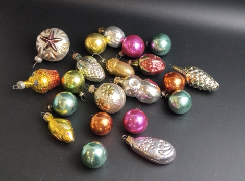 Ёлочные игрушки набор из 21 маленьких разных шарики, клубничка, рыбка, сова и др, стекло, роспись, узоры, подвесные, винтаж СССР 1960-1990 гг